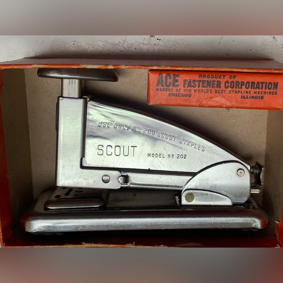 Vintage stapler in pristine condition!! Circa 1959 - Picture 9 of 15